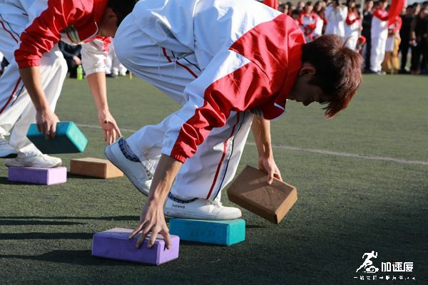 摸石過(guo)河.jpg